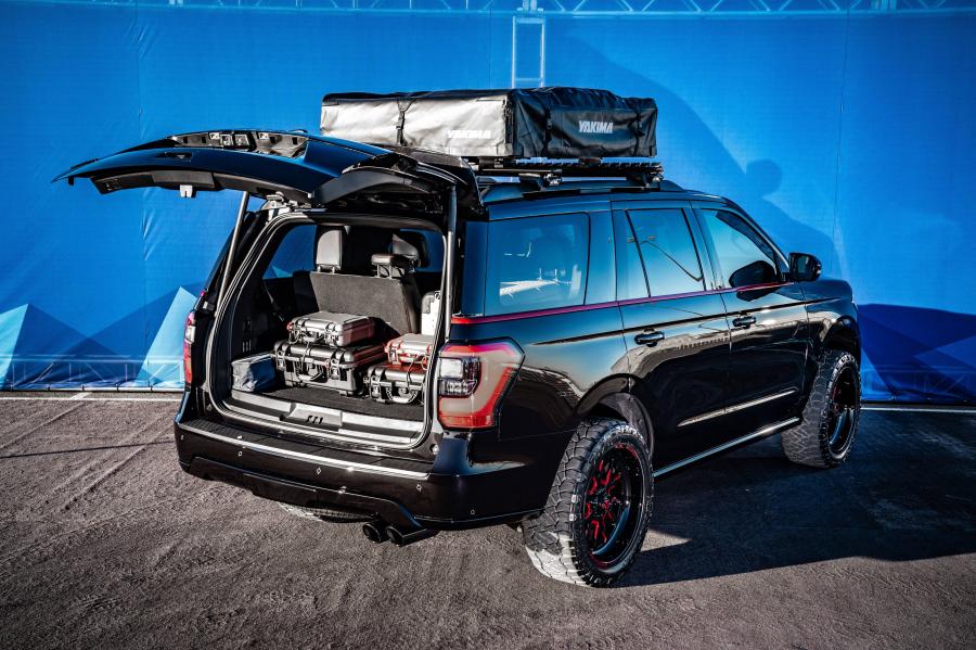  Ford Expedition Stealth by MAD Industries 2019 года  (фото 2 из 8)